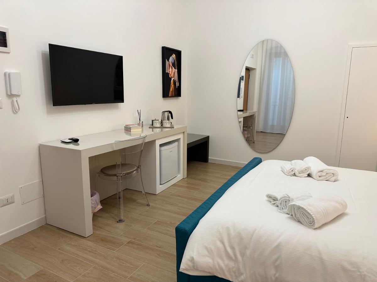 Nouvelle Vag - Apartment & Room Трані Екстер'єр фото