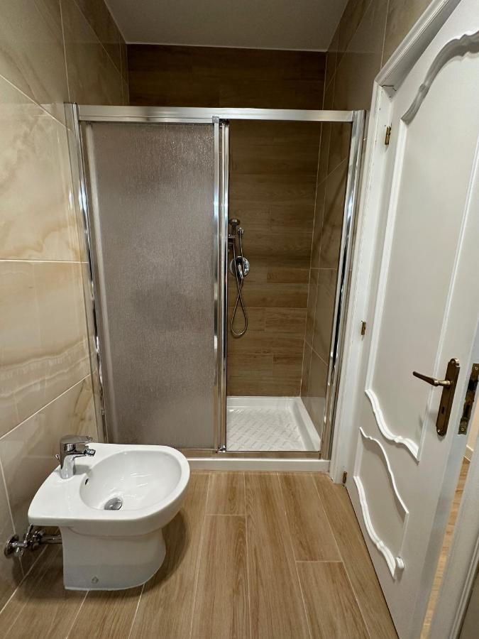 Nouvelle Vag - Apartment & Room Трані Екстер'єр фото