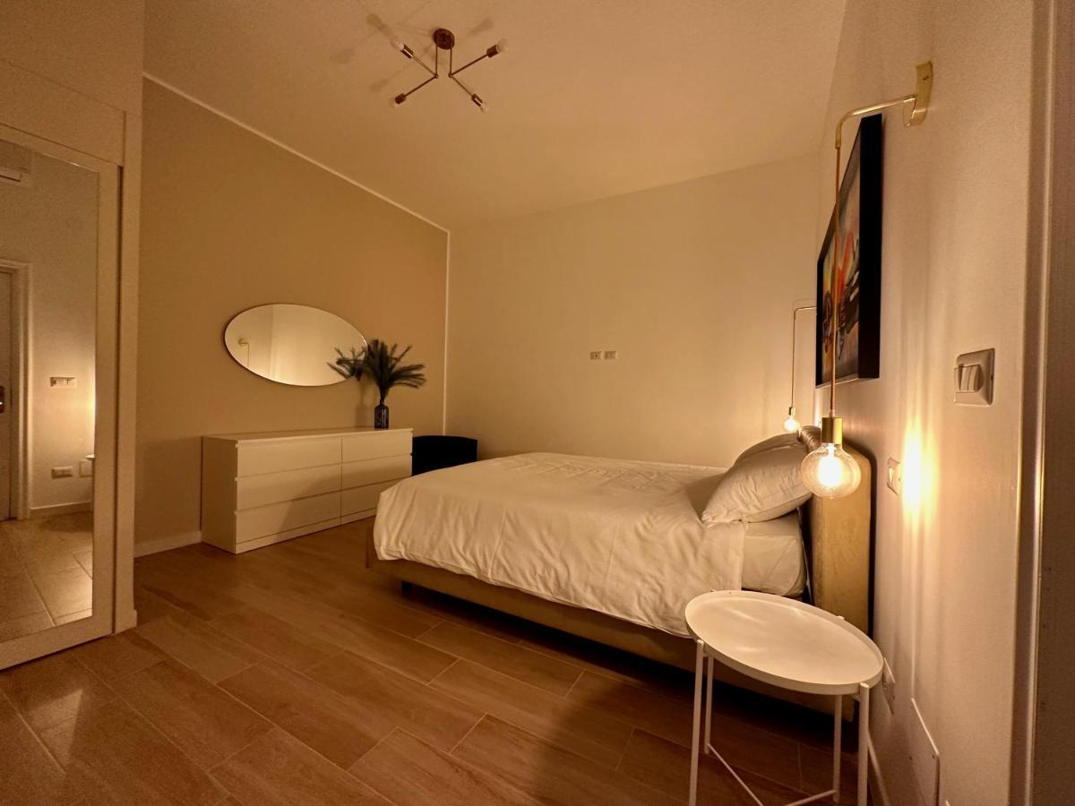 Nouvelle Vag - Apartment & Room Трані Екстер'єр фото