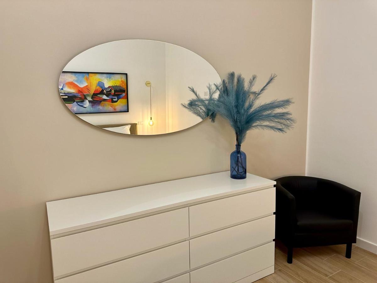 Nouvelle Vag - Apartment & Room Трані Екстер'єр фото