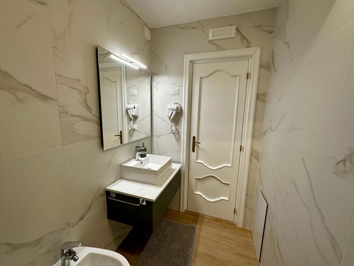 Nouvelle Vag - Apartment & Room Трані Екстер'єр фото
